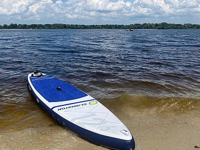 прогулянка на SUP дошці в заміському комплексі Dacha у селі Сокирна Черкаської області