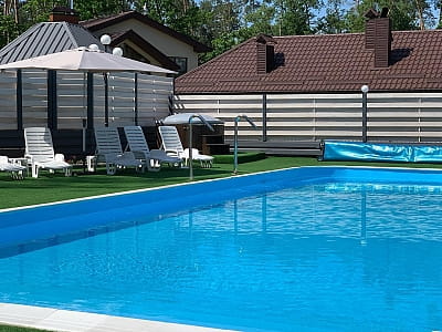 відкритий басейн з підігрівом в заміському комплексі Dacha у селі Сокирна Черкаської області