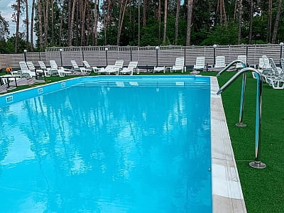 відкритий басейн з підігрівом в заміському комплексі Dacha у селі Сокирна Черкаської області