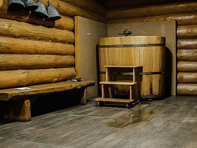 банний котедж в ресторанно-відпочинковому комплексі Gosti, розташованому серед соснового лісу приблизно за 10 км від Луцька, у селі Брище, вздовж траси Луцьк — Ковел