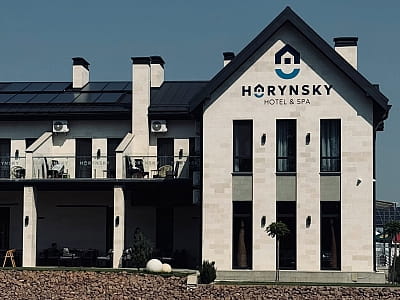 Заміський комплекс «Горинський» біля водойми: готель, еко-будиночки, басейни, спа, ресторан, дитячі розваги, риболовля та SUP-прогулянки.