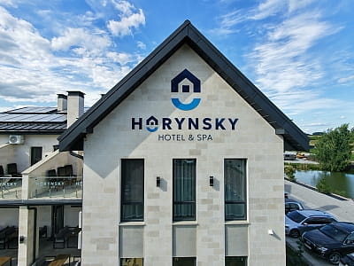 Заміський комплекс «Горинський» біля водойми: готель, еко-будиночки, басейни, спа, ресторан, дитячі розваги, риболовля та SUP-прогулянки.