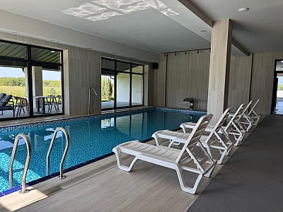 басейн в SPA-зоні заміського комплексу «Горинський» в селі Рясники Рівненської області