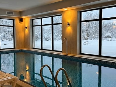 басейн в SPA-зоні заміського комплексу «Горинський» в селі Рясники Рівненської області