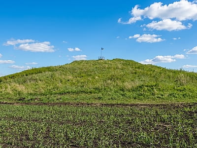 Краснокутський курган на Дніпропетровщині — скіфська поховальна пам’ятка IV–III ст. до н. е. Дізнайтеся про археологічні розкопки та унікальні знахідки.