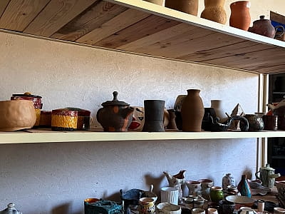 заняття з ліплення з натуральної глини в туристично-відпочинковому комплексі "Липова Долина" в селі Милошевичі біля Львова