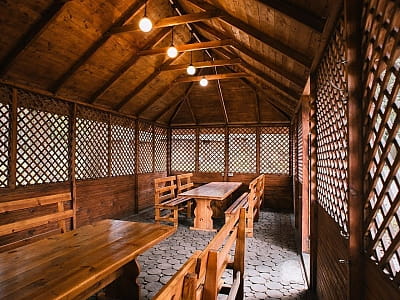 альтанки в готельно-ресторанному комплексі Makis неподалік від Луцька