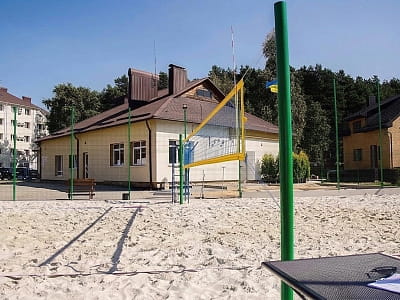 волейбольний майданчик в готельно-ресторанному комплексі Makis неподалік від Луцька