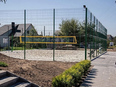 волейбольний майданчик в готельно-ресторанному комплексі Makis неподалік від Луцька
