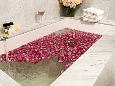 ванна SPA зони в готельно-ресторанному комплексі Maximus на вулиці Електроапаратна у Луцьку