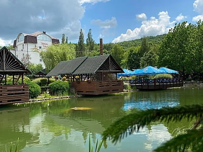 озеро в заміському комплексі «Панорама» на околиці Кременця