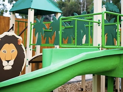 дитячий майданчик в комплексі сімейного відпочинку «Ротонда» в Центральному парку культури та відпочинку імені Лесі Українки в Луцьку