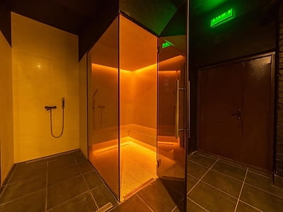 душ SPA зони в заміському комплексі «ШишкиNN» у селі Снов'янка Чернігівської області