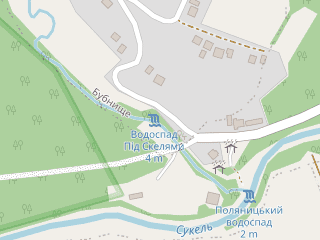 Розташування Під скелями на мапі; Data: © OpenStreetMap contributors, SRTM, GEBCO, SONNY's LiDAR DTM, NASADEM, ESA WorldCover; Maps © Tracestrack