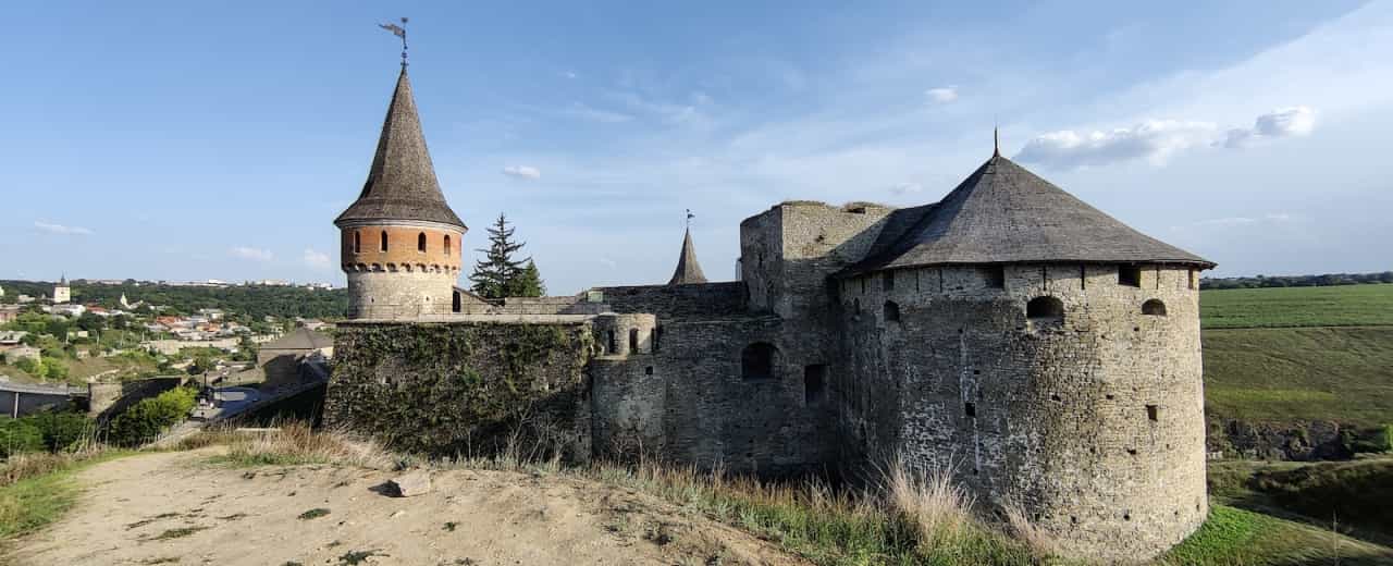 Кам'янець-Подільська фортеця є одним із Семи чудес України та ретельно оберігається.