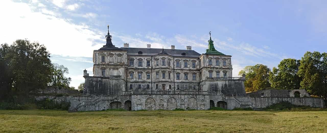 Підгорецький замок - пам'ятка архітектури 17 століття.