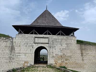 Південна вежа у державному історико-архітектурному заповіднику "Хотинська фортеця"