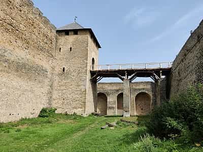 В'їзна вежа у державному історико-архітектурному заповіднику "Хотинська фортеця"