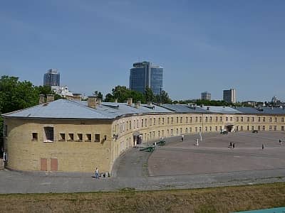 Київської фортеця - комплекс фортефікаційних споруд ХVIII–XIX ст. на київському Печерську.