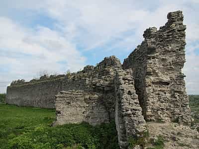Наразі від Кременецького замку залишилися лише руїни, але раніше фортеця займала велику територію.