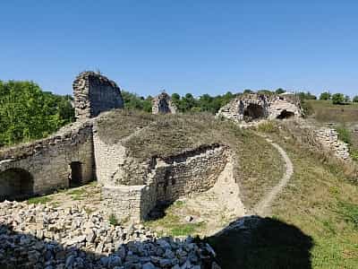 Руїни середньовічного Скеля-Подільського замку в Тернопільській області