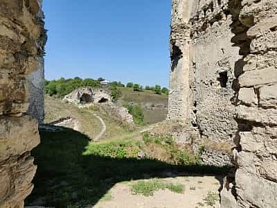 Руїни середньовічного Скаля-Подільського замку в Тернопільській області