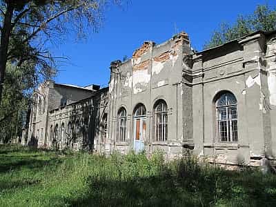 Палац Святополк-Мирських у місті Люботин, Харківської області.