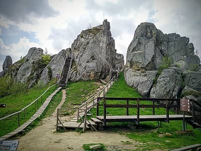 Місто-фортеця Тустань - справжній скельний замок