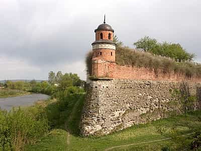 Дубенський замок був побудований в 1492 князем Костянтином Острозьким, розташувався він в Рівненській області. 