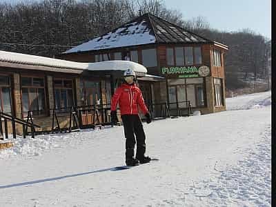 зимні розваги в гірськолижному комплексі «Сонячна долина» біля Чернівців.