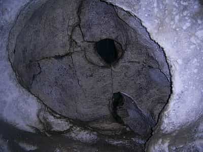 Печера Атлантида розташована на території національного природного парку "Подільські Товтри". Він розташований у Кам'янець-Подільському районі, село Завалля.