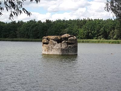 Озеро з пляжем для відпочинку та пікніків у селі Ходосівка.
