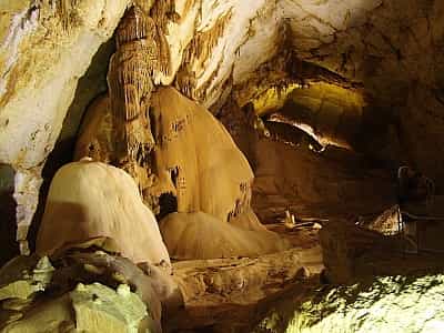 Мармурова печера вирізняється особливою красою, яскравим оформленням, значною протяжністю щодо аналогічних локацій.