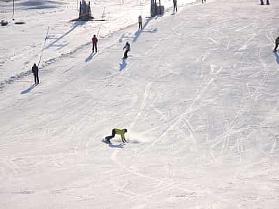 Березівка (Action city) має у своєму розпорядженні власні траси для спуску на лижах або сноубордах протяжністю 650-700 метрів із перепадом висот до 90 метрів. 