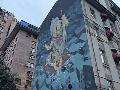 Мурал "Лабіринт" розташований на бічній стіні невеликого готелю в Шевченківському районі Києва. 