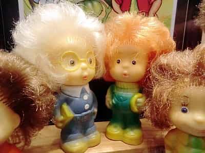Біля метро Кловська розташований унікальний Музей іграшки. Тут можна дізнатися повну історію іграшкового виробництва в Україні, подивитися на дивовижні зразки сирних ляльок, розглянути радянські та сучасні іграшки.
