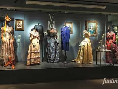 Перший музей костюма і стилю Victoria Museum, який повністю присвячений світу моди. Тут є постійна виставка костюма, є змінні експозиції, проводяться заходи.