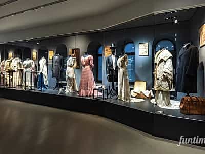 Перший музей костюма і стилю Victoria Museum, який повністю присвячений світу моди. Тут є постійна виставка костюма, є змінні експозиції, проводяться заходи.