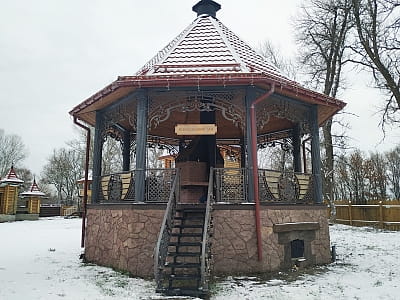 Альтанка з каміном в заміському комплексі "Fort Pirnov Park"