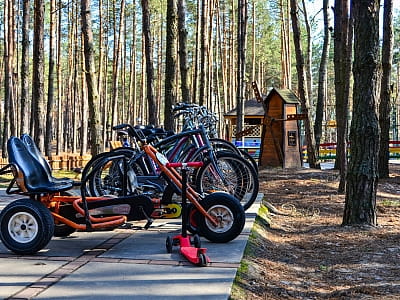 Велосипеди в заміському комплексі "Sobi Club" біля Вишгорода