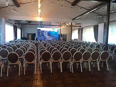 Конференц зал в заміському комплексі "Sobi Club" біля Вишгорода