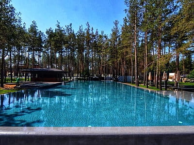 "Sobi Club" - заміський комплекс з велим вибором басейнів біля Вишгорода