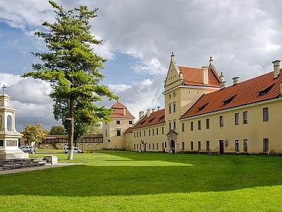 Замок у Жовкві, збудований архітектором Павлом Щасливим за замовленням гетьмана Станіслава Жолкевського у 1594-1605 роках. 