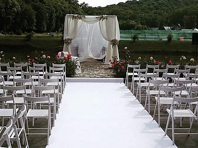 Місце проведення урочисних весільних церемоній в заміському комплексі "Бухта Вікінгів" в Старому селі поряд зі Львовом