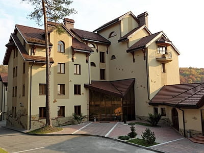 Готель в заміському комплексі "Бухта Вікінгів" в Старому селі поряд зі Львовом