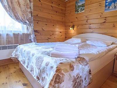 Типова спальня котеджа в заміському комплексі "Лісне ранчо" в селі Лісне, біля Києва