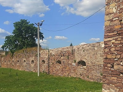 Замок 18 століття у селі Підзамочок у Тернопільській області