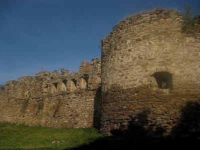 Микулинецький замок в Тернопільській області.