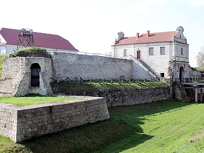  В Збаразькому замку розміщено понад 11 тисяч експонатів та різноманітні експозиції, присвячені історії та культурі цього місця.