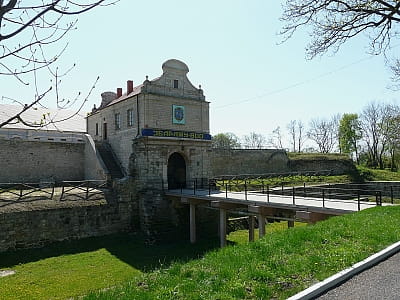 Замок у Збаражі вважається історичним скарбом Тернопільщини, який прикрашає давній Збараж і можна назвати його справжньою перлиною.